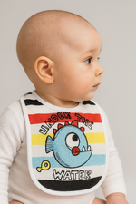 Erkek bebek under the yazılı mama önlüğü