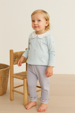 Pastel Mavi Çiçek Nakışlı Bebe Yaka 2’li Kız Bebek Takımı – Uzun Kollu Üst & Fırfırlı Lavanta Pantolon, 6-12 Ay