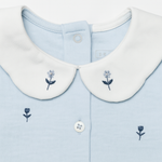 Pastel Mavi Çiçek Nakışlı Bebe Yaka 2’li Kız Bebek Takımı – Uzun Kollu Üst & Fırfırlı Lavanta Pantolon, 6-12 Ay