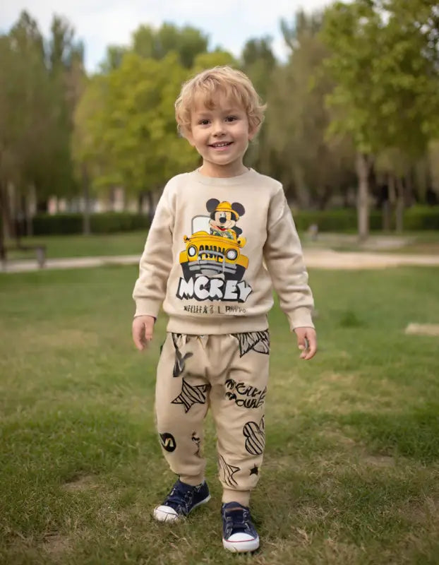 Erkek Bebek Mickey Baskılı -Uzunkol-Kahve Renk-2Li Takım - Bebek Giyim/Erkek Bebek Giyim/Erkek Bebek Takımları