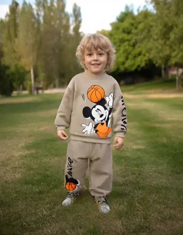 Erkek Bebek Top Oynayan Mickey Baskılı Uzun Kollu-Kahve Renkli 2Li Takım - Bebek Giyim/Erkek Bebek Giyim/Erkek Bebek