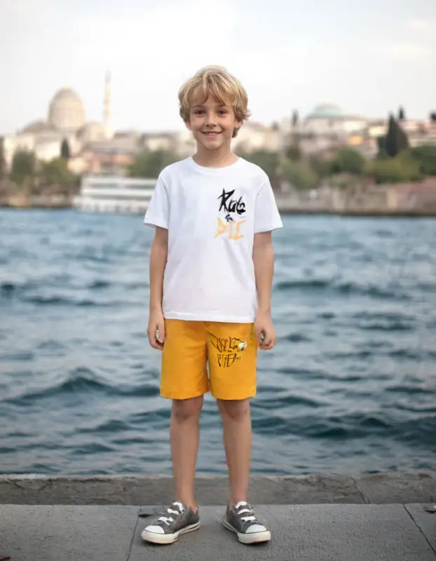 Erkek Çocuk Baskılı Kısakollu Şortlu 2’Li Takım - Beli Lastikli - Cepli - Sarı Renk -7 -10 Yaş - Erkek Çocuk
