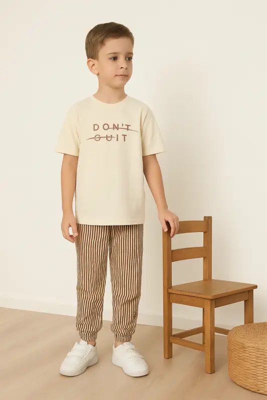 Erkek Çocuk Dont Quıt Yazılı Kısa Kollu Tişörtlü - Beli Lve Paça Kısmı Lastikli- Çizgili - Cep Detaylı Pantolon Takım