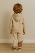 Erkek Çocuk Graffiti Baskılı Kapüşonlu Eşofman Takımı – Bej & Kahverengi 3 İplik Kanguru Cepli (3-6 Yaş) - Erkek Çocuk