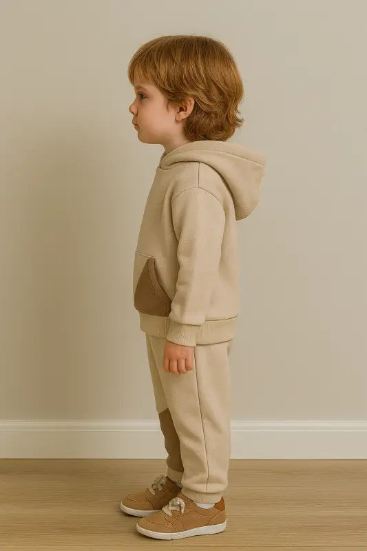 Erkek Çocuk Graffiti Baskılı Kapüşonlu Eşofman Takımı – Bej & Kahverengi 3 İplik Kanguru Cepli (3-6 Yaş) - Erkek Çocuk