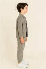 Erkek Çocuk Haki Çizgili Keten Jogger Takım – Çıtçıtlı Gömlek-Ceket & Elastik Pantolon | 10-12 Yaş” - Erkek Çocuk