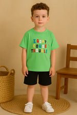 Erkek Çocuk I Dont Couse Trouble Yazılı Yeşil Renkli Kısa Kollu Tişörtlü Şortlu Takım - Bebek Giyim/Erkek Bebek