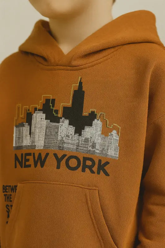 Erkek Çocuk New York Baskılı Tarçın Kapüşonlu Eşofman Takımı | 4-6 Yaş Rahat Jogger Kesim - Erkek Çocuk Giyim/Erkek