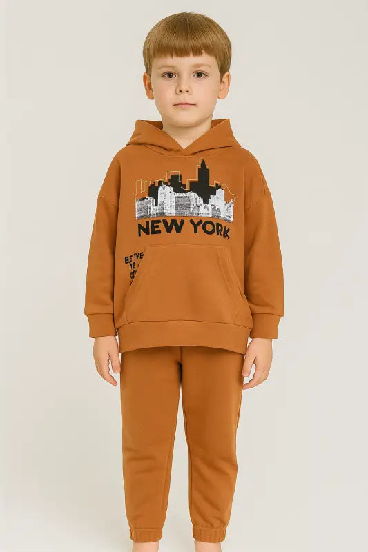 Erkek Çocuk New York Baskılı Tarçın Kapüşonlu Eşofman Takımı | 4-6 Yaş Rahat Jogger Kesim - Erkek Çocuk Giyim/Erkek