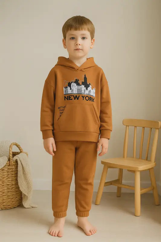 Erkek Çocuk New York Baskılı Tarçın Kapüşonlu Eşofman Takımı | 4-6 Yaş Rahat Jogger Kesim - Erkek Çocuk Giyim/Erkek