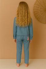 “Kız Çocuk Barbie Nakışlı Kot Takım – Denim Ceket + Pantolon | 6-8 Yaş Günlük Şıklık” - Kız Çocuk Giyim/Kız Çocuk Takım