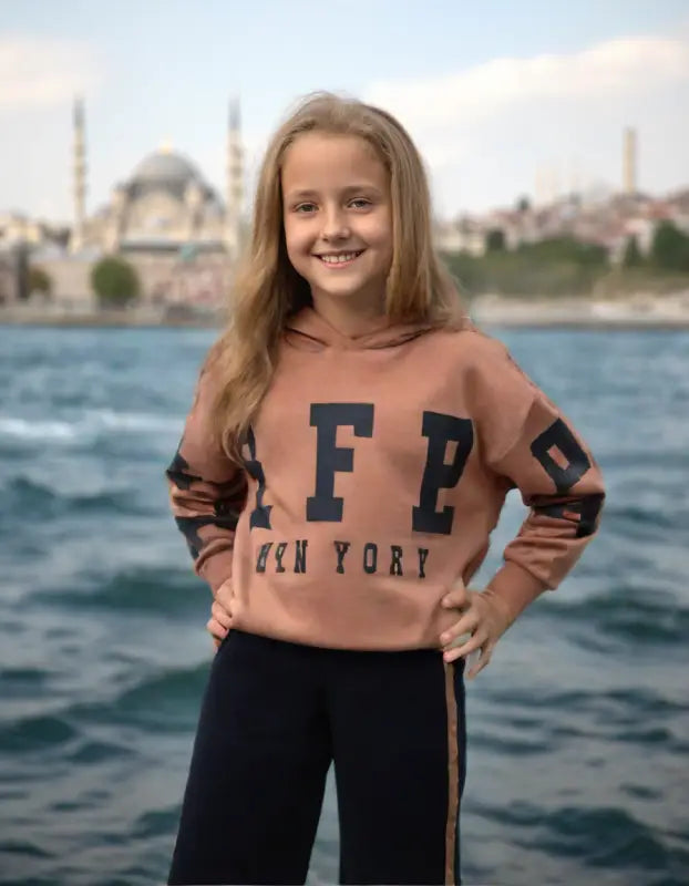 Kız Çocuk Rfe Newyork Yazılı Kapşonlu Kahve Renk Eşofman Takımı - Kız Çocuk Giyim/Kız Çocuk Takım