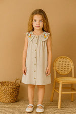 Kız Çocuk Sıfır Kollu - Yakası Çiçek Nakışlı -Önden Düğmeli Elbise - Kız Çocuk Giyim/Kız Çocuk Elbiseleri