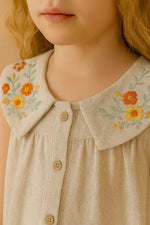 Kız Çocuk Sıfır Kollu - Yakası Çiçek Nakışlı -Önden Düğmeli Elbise - Kız Çocuk Giyim/Kız Çocuk Elbiseleri