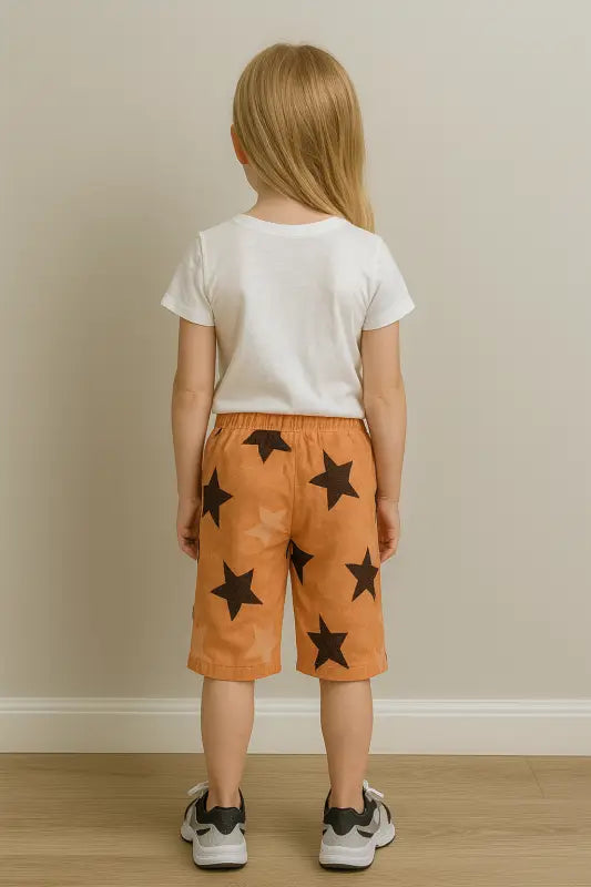 Kız Çocuk “Stay Positive” Takım – Beyaz Baskılı T-Shirt + Turuncu Yıldız Desenli Bermuda (5-8 Yaş) - Kız Çocuk