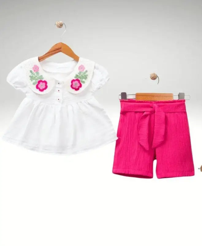 Kız Çocuk Yakası Çiçek Nakışlı Düğmeli Müslin Kumaş Şortlu 2Li Takım - 1-2-3-4 Yaş - Kız Çocuk Giyim/Kız Çocuk Takım
