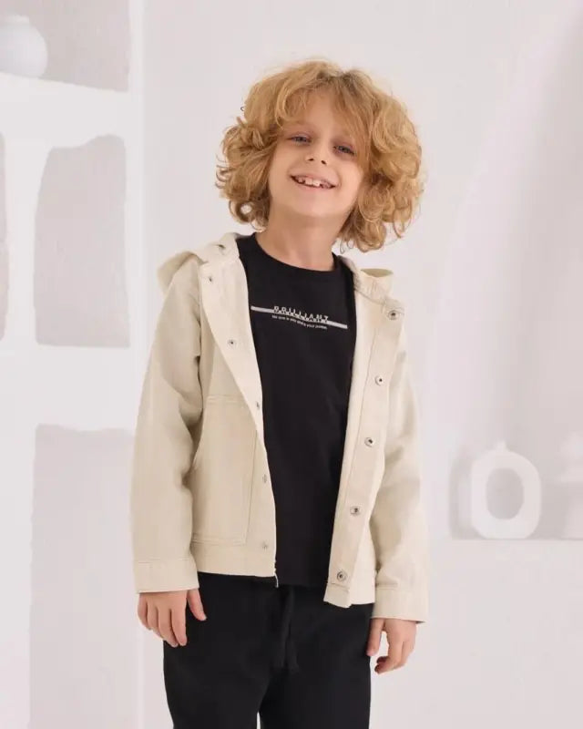Krem Kapüşonlu Erkek Çocuk Ceket Takımı – Fermuarlı & Metal Çıtçıtlı Ceket + Siyah Pantolon | 8-10 Yaş Mevsimlik