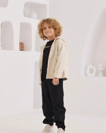 Krem Kapüşonlu Erkek Çocuk Ceket Takımı – Fermuarlı & Metal Çıtçıtlı Ceket + Siyah Pantolon | 8-10 Yaş Mevsimlik