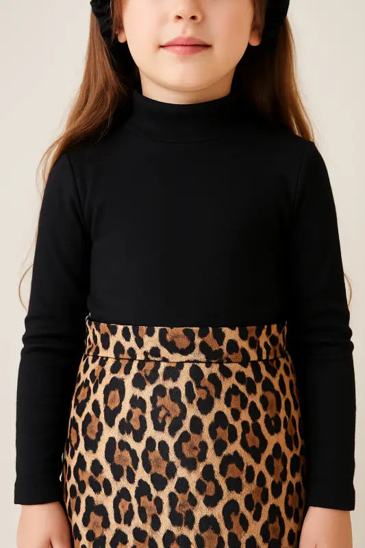 Leopar Desenli Mini Etek & Siyah Fitilli Boğazlı Üst – Kız Çocuk 5-7 Yaş Sokak Şıklığı” - Kız Çocuk Giyim/Kız Çocuk