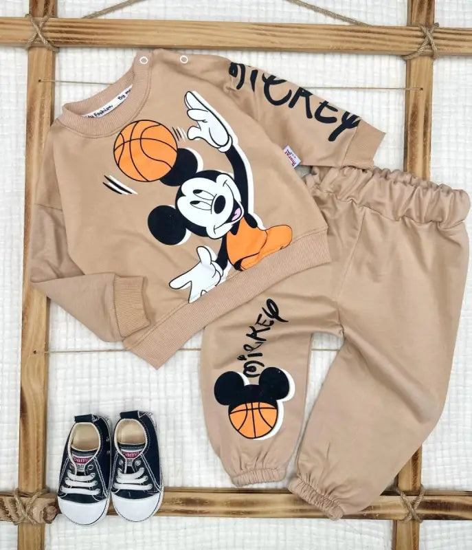 Erkek Bebek Top Oynayan Mickey Baskılı Uzun Kollu-Kahve Renkli 2Li Takım - Bebek Giyim/Erkek Bebek Giyim/Erkek Bebek