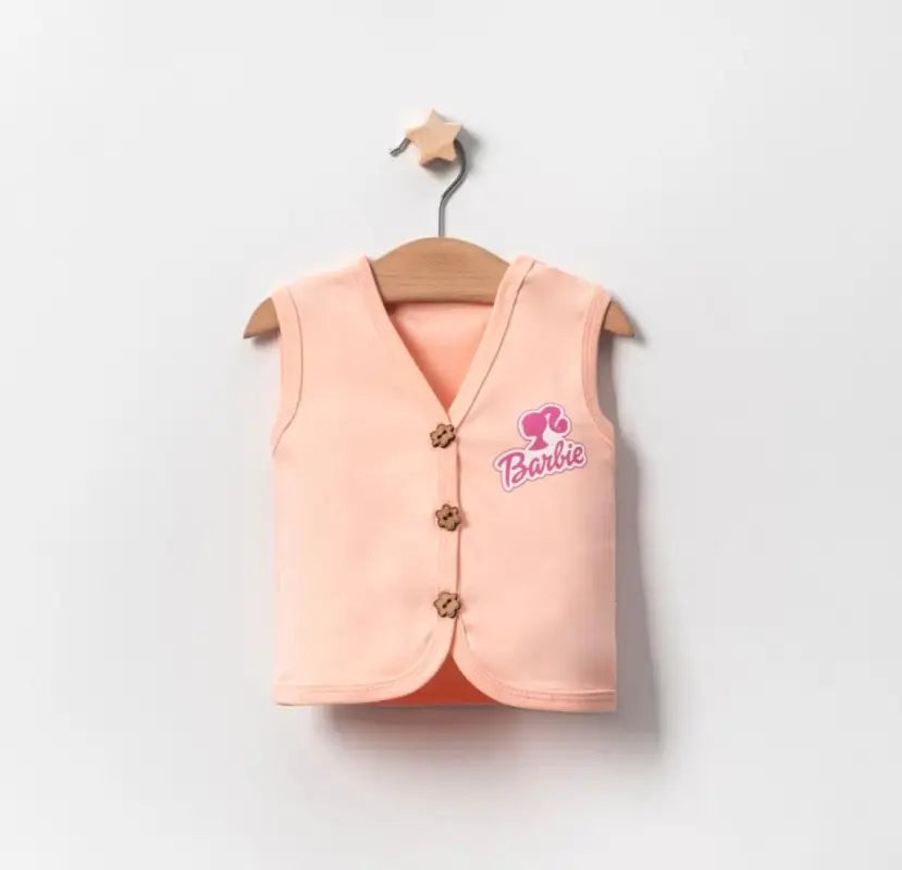Kız Bebek Ahşap Düğmeli Barbie Baskılı Penye Yelek - Bebek Giyim/Kız Bebek Giyim/Kız Bebek Yelek