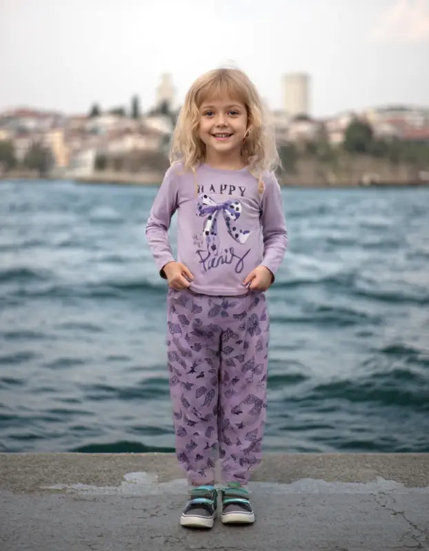 Kız Çocuk Happy Place Paris Kurdela Baskılı Mor Renk Uzun Kol Pijama Tk. - Kız Çocuk Giyim/Kız Çocuk Pijama Takımları