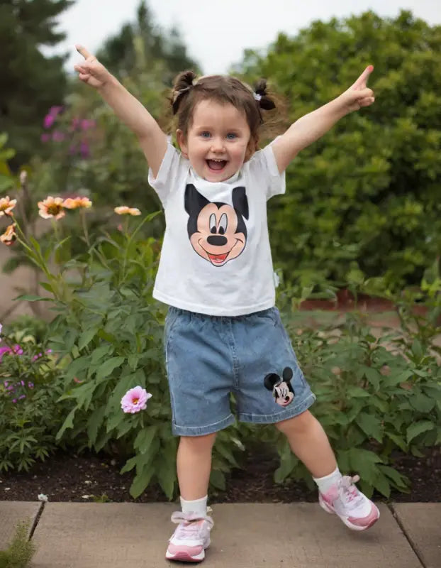 Kız Çocuk Mickey Baskılı Kısakollu Kot Şortlu 2Li Takım - Kız Çocuk Giyim/Kız Çocuk Takım