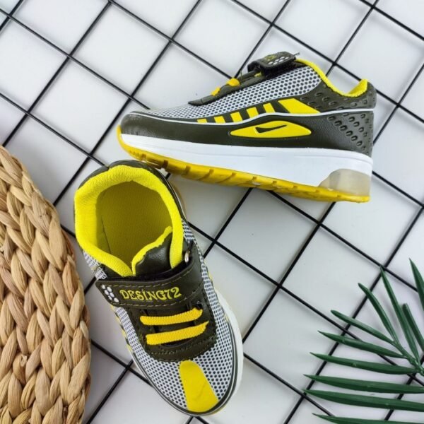 Çocuk Haki Yeşil Spor Ayakkabı Erkekler İçin Konforlu ve Şık Tasarım - Gorsel 3