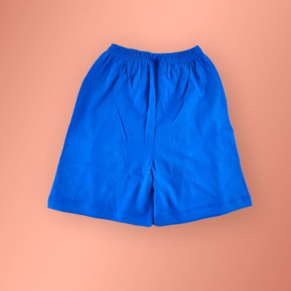 Erkek çocuk şortlu takım gri renkli baskılı tişört ve mavi şort, rahat ve dayanıklı - Gorsel 4