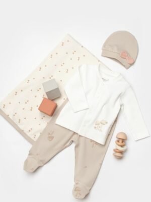 Kız Bebek Önden Çıtçıtlı Mantar Baskılı Fiyonklu Şapkalı Battaniyeli Zıbın Seti - Almira Bebek