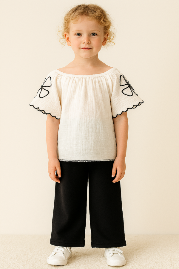 Kız Çocuk Ekru Renk - Geniş Yaka - Kolları Çiçek Nakışlı -pantolunlu Takım - 2. görsel