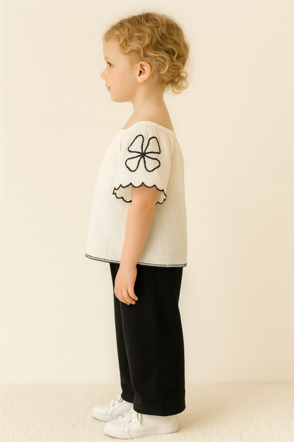 Kız Çocuk Ekru Renk - Geniş Yaka - Kolları Çiçek Nakışlı -pantolunlu Takım - 3. görsel