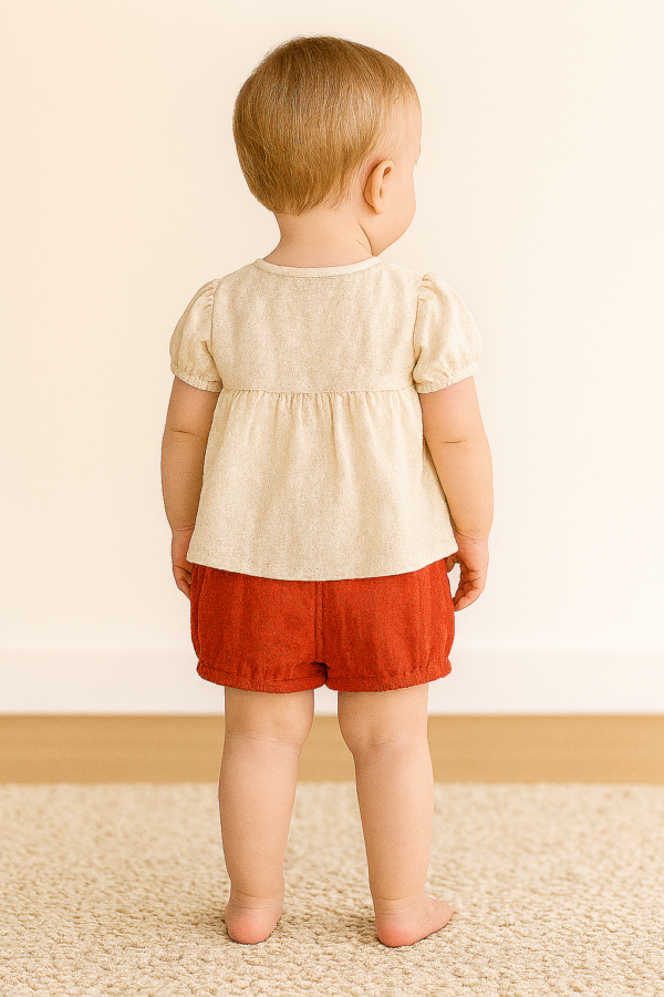 Kız Bebek Krem Renk Ön Kısmı Çiçek Işlemeli Kısa Kollu Şortlu Keten Takım - 4. görsel