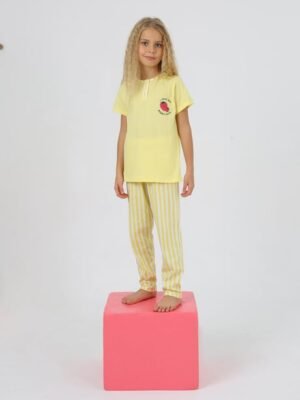 Kız Çocuk I Love You Berry Much Yazılı Çilek Baskılı Sarı Renk Pijama Takımı - Almira Bebek