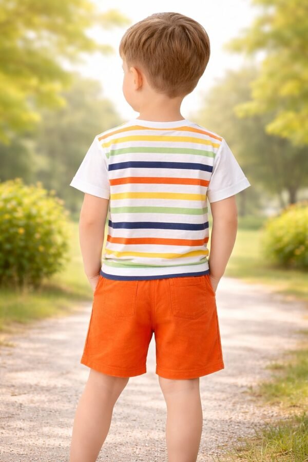 Çizgili Tişört ve Turuncu Şort Erkek Çocuk Takımı rahat hareket özgürlüğü - Gorsel 4