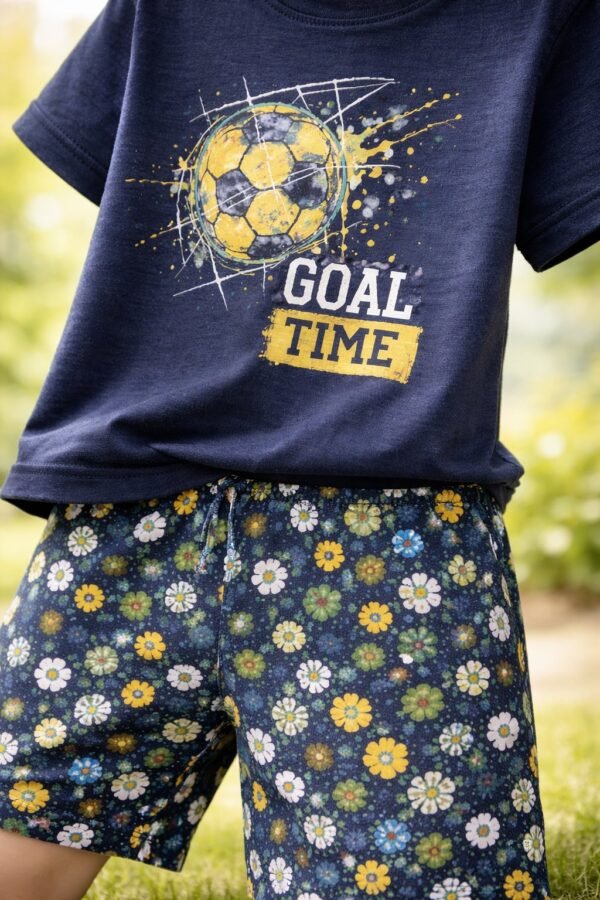 Erkek çocuk Goal Time yazılı top baskılı kısa kollu pijama takımı, rahat ve şık tasarım - Gorsel 3