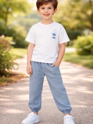 Erkek çocuk keten pantolon ve tişört takımı beyaz renkli rahat ve kullanışlı