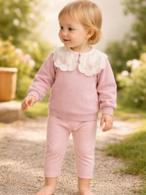 Kız Bebek kare yaka nakış detaylı pamuklu takım, rahat ve şık giyim seçeneği