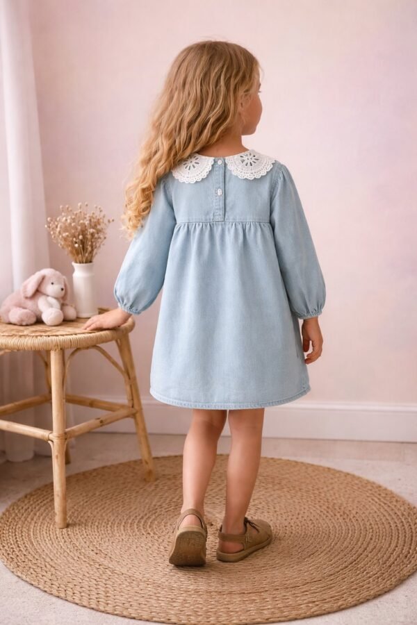 Kız Çocuk Dantel Yakalı Düğmeli Mavi Kot Elbise, çocuk giyim, rahat ve şık - Gorsel 4