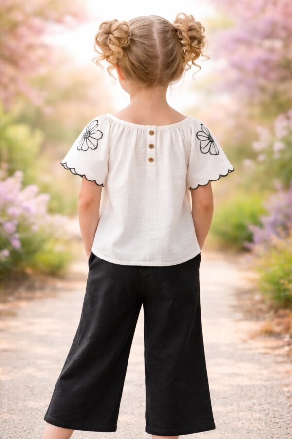 Kız Çocuk Ekru Geniş Yaka Çiçek Nakışlı Takım çocuk giyim şık ve rahat - Gorsel 4