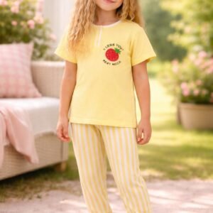 Kız Çocuk I Love You Berry Much Yazılı Çilek Baskılı Sarı Renk Pijama Takımı