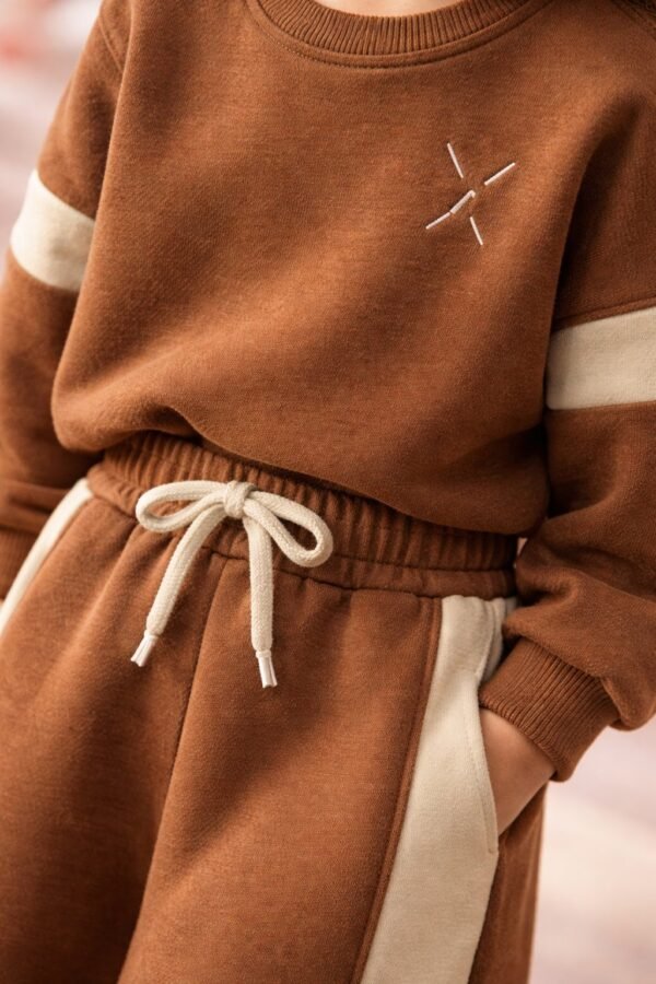 Kız Çocuk Yanı Şeritli Bol Paçalı Kahverengi Eşofman Takımı rahat hareket özgürlüğü - Gorsel 3