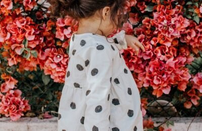 Kız çocuk elbise seçimi ve kombin