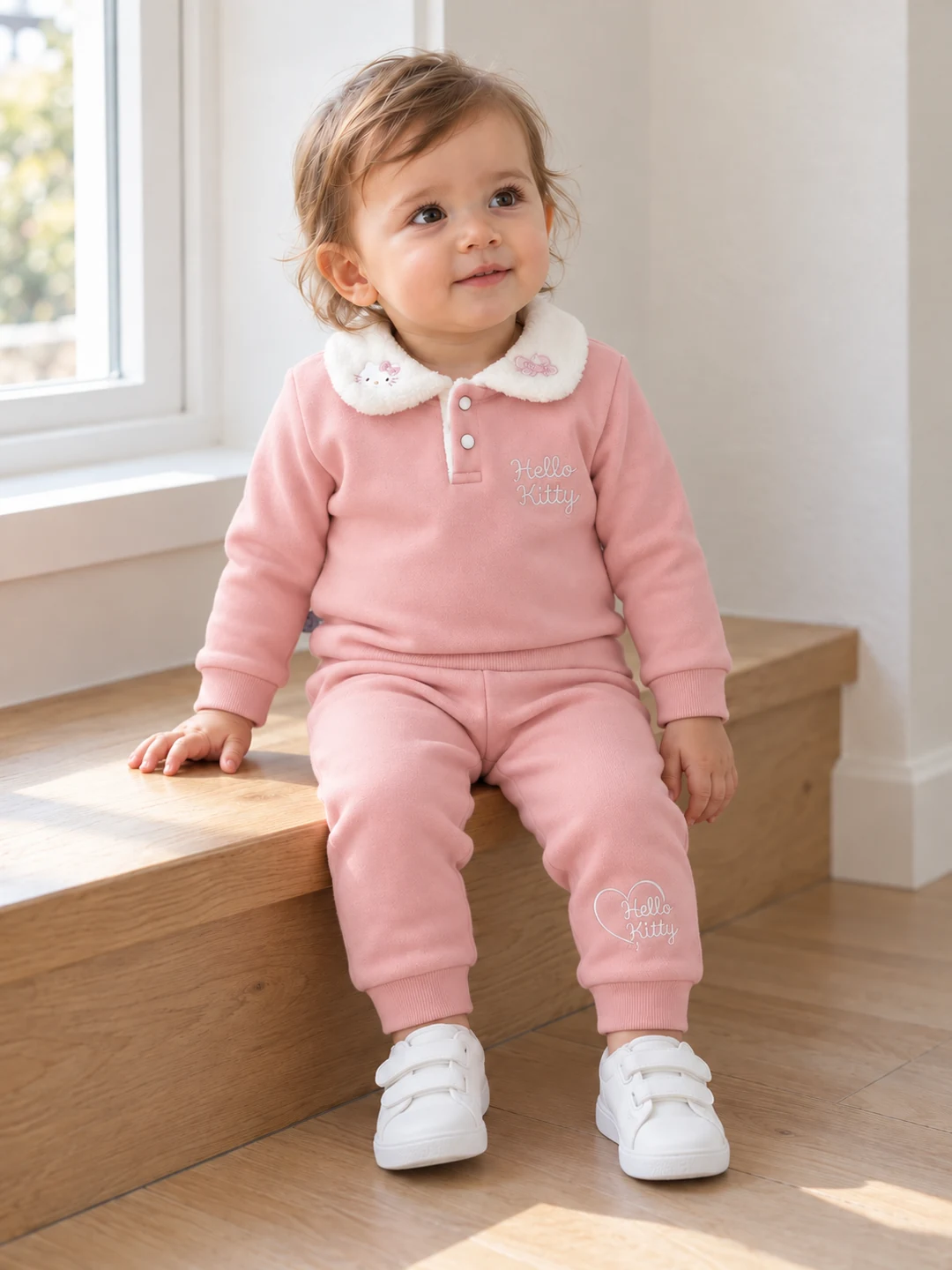 Kız Bebek Hello Kitty Yazılı yakası Peluş Şardonlu Takım - V3 doğal ürün görünümü - Almira Bebek